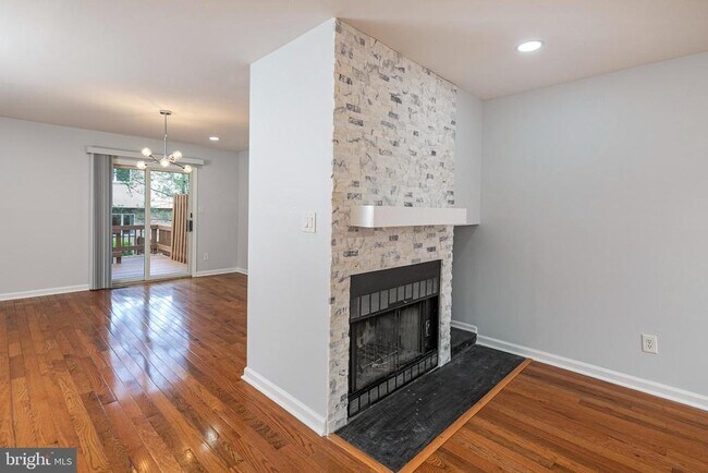 Building Photo - 7 Exeter Ct