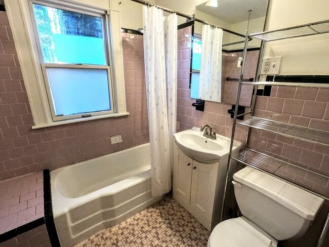 Building Photo - 21 Burr St