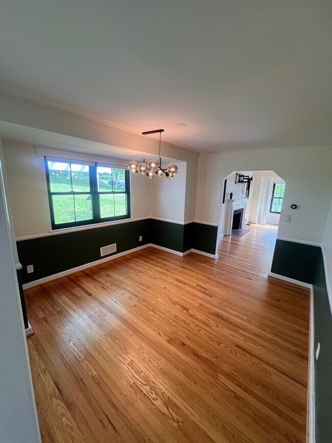 Building Photo - 5602 Hawthorne St