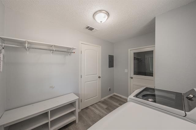 Building Photo - 1009 S Waco St