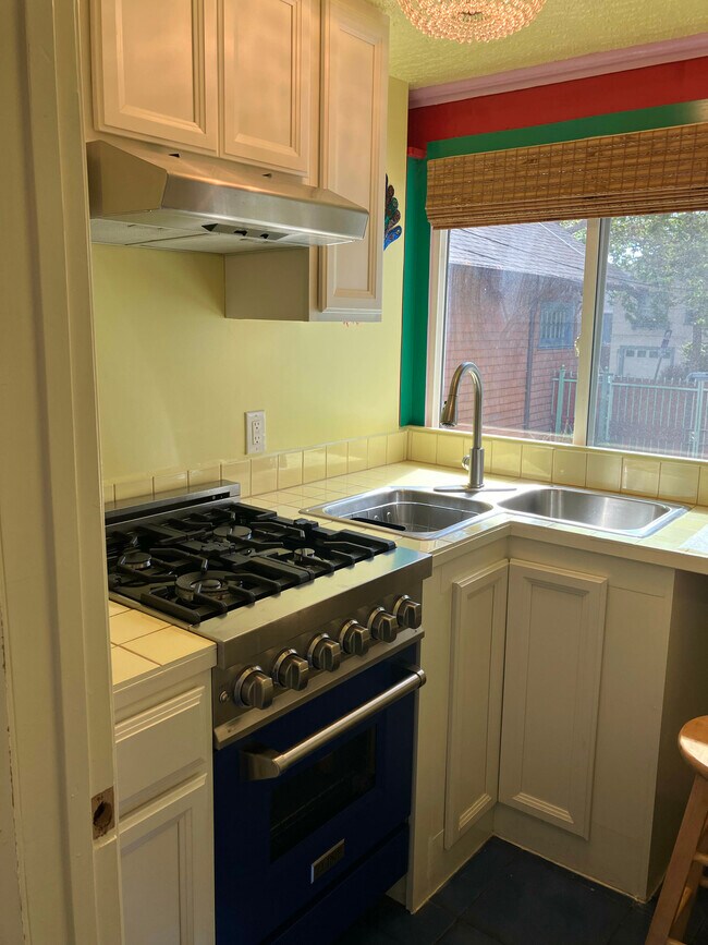 Building Photo - 2909 King St