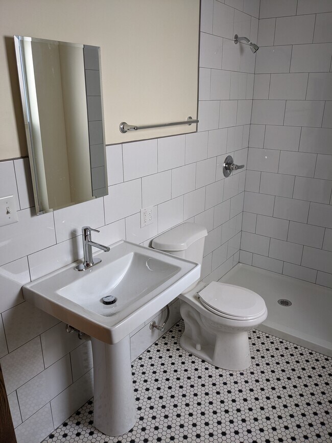 Building Photo - 2122