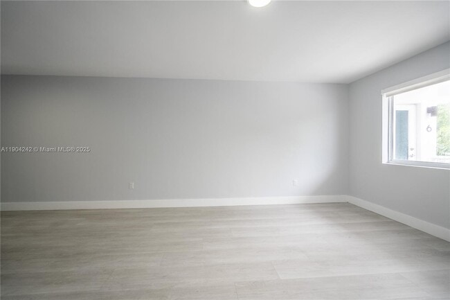 Building Photo - 1850 S Treasure Dr