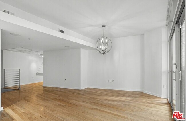 Building Photo - 13700 Marina Pointe Dr