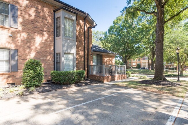 Building Photo - MYERS PARK 1st month free rent!