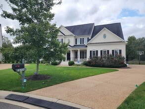 Building Photo - Stunning Luxury Home with 5 Bedrooms and 5...