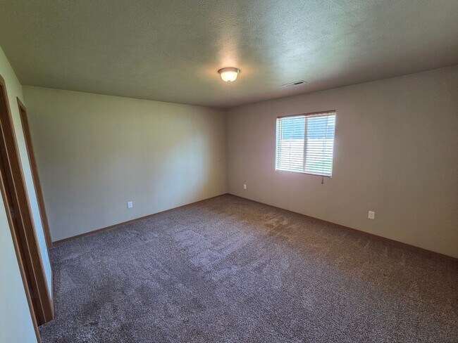 Building Photo - Tschirley  CT Duplex