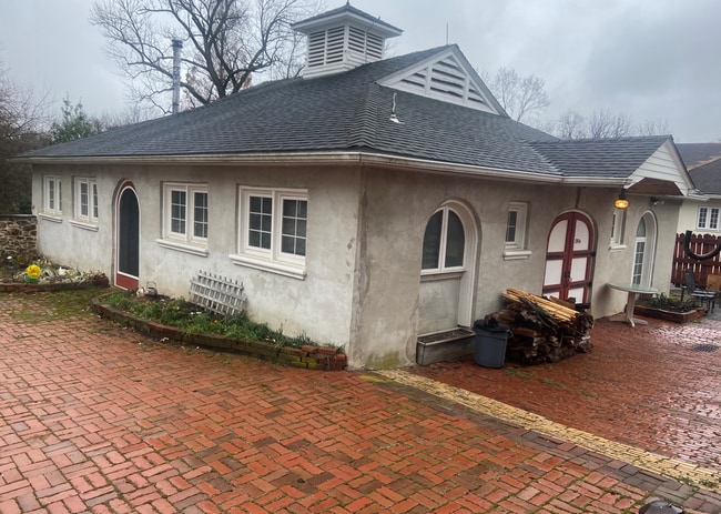 Primary Photo - 281 Brookmead Rd