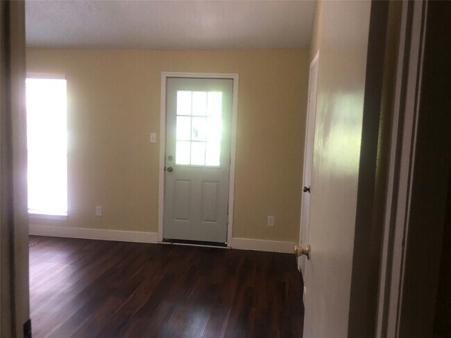 Building Photo - 9308 Westwood Village Dr