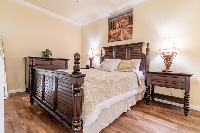 Building Photo - Furnished Annual -  2BR/2BA Second Floor c...