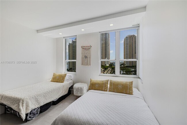 Building Photo - 701 Brickell Key Blvd