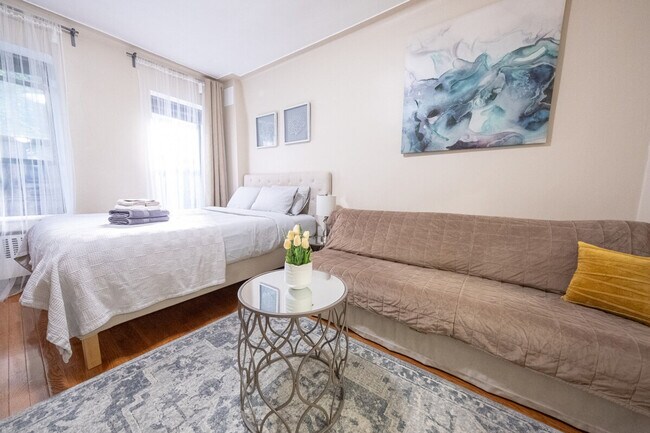 Building Photo - 328 E 74th St