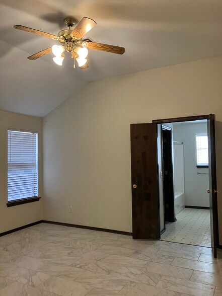 Building Photo - 16300 Seminole Dr