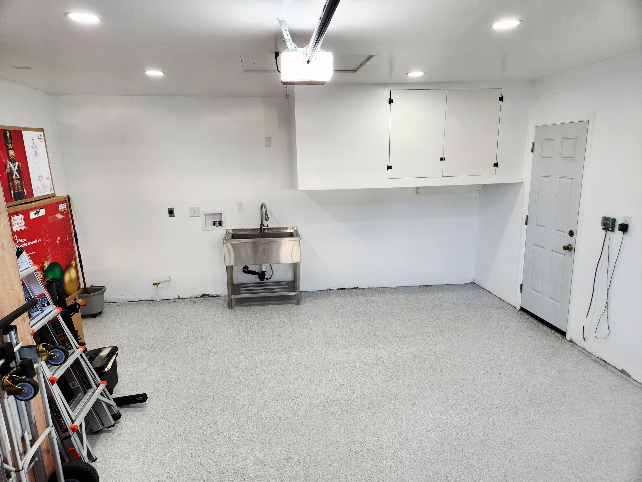 GARAGE - 1259 Bonnie Brae St