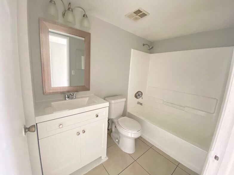 Building Photo - 7125 NW 186th St