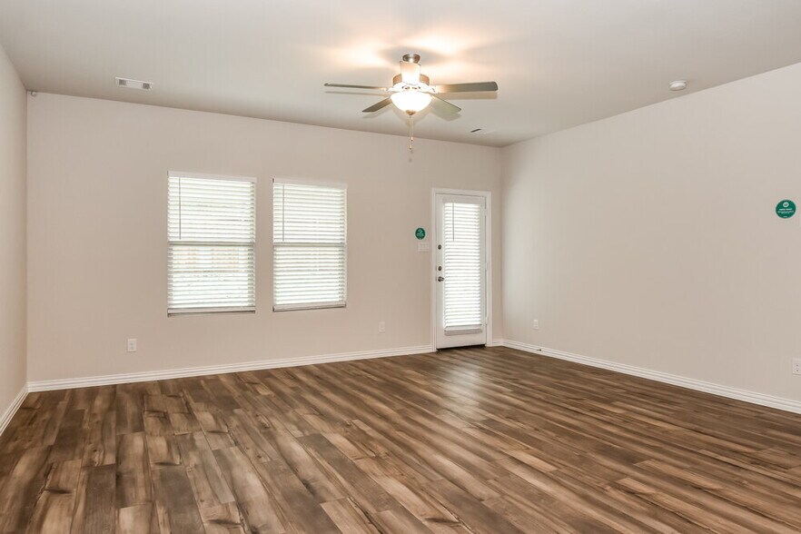 Building Photo - 1411 Rolling Fox Dr