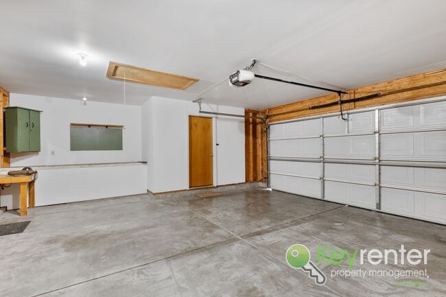 Building Photo - Beautifully Updated 3-Bedroom Bi-Level Home Near Wichita – Cul-de-Sac Location