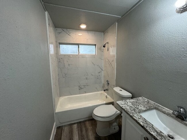 Building Photo - Move in June 10th 2025!! Beautiful  3 bedr...
