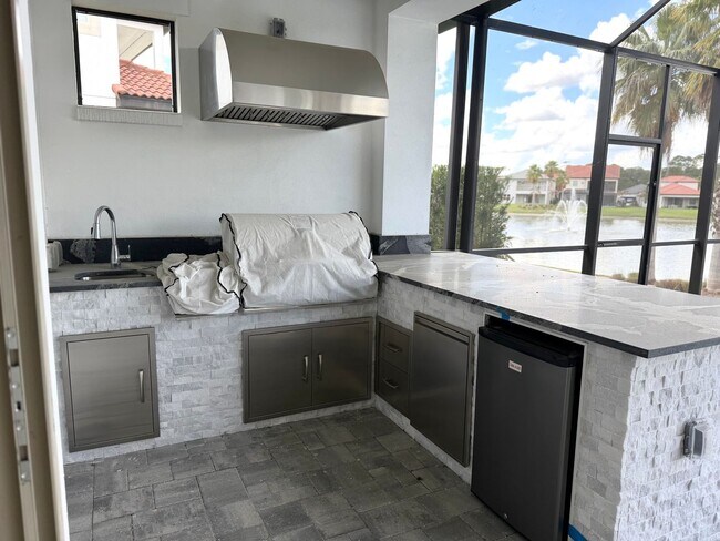 Building Photo - Luxury Water view Home for rent