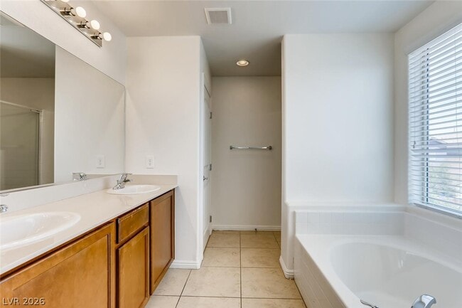 Building Photo - 6828 Majestic Palm Dr