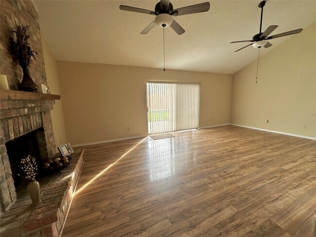 Building Photo - 22227 Deville Dr