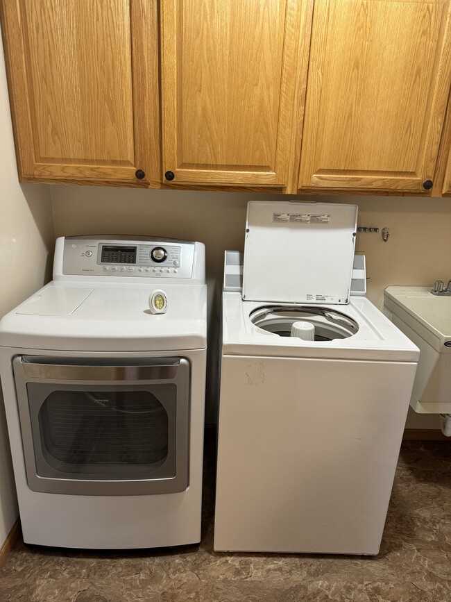 Building Photo - 506 Traveler Ln