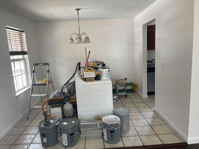 Building Photo - 607 Howard Ave