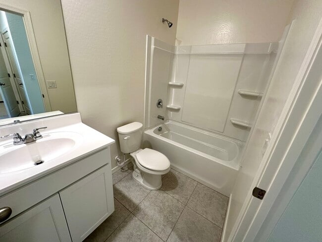 Building Photo - Beautiful new home in Bella Vista Farms, San Tan Valley! 9' ceilings, tile floors, granite counte...