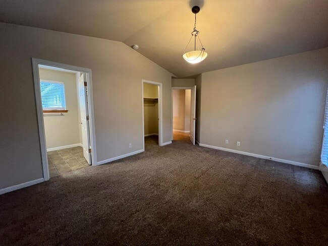 Building Photo - Three bedroom, Two bath home in Ashland.  | Available Now