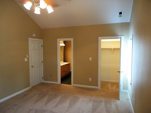 Building Photo - 104 Carostone Ct