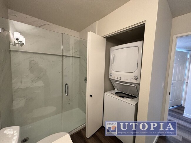 Building Photo - Newly Remodeled 2 Bed 1 Bath Unit Right Near Cabrillo College