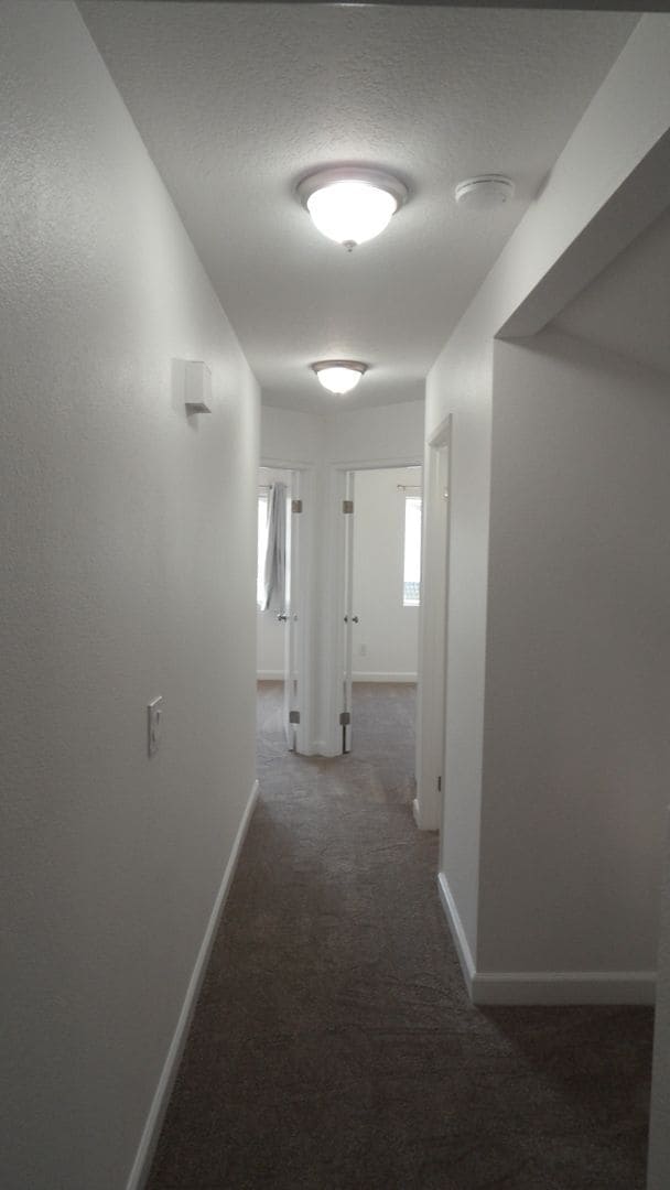 Building Photo - End-Unit 3BR 2.5BA Townhome w/ 2 Car Attached Garage