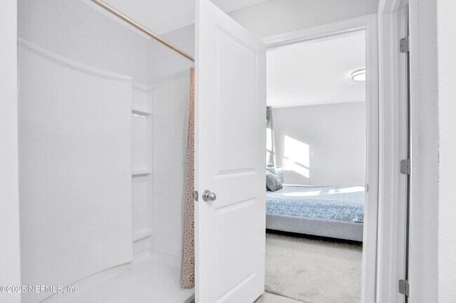 Building Photo - 669 Meadow Ridge Dr