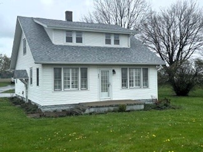 Primary Photo - ***Pet Friendly 3 Bedroom Farmhouse with 2...