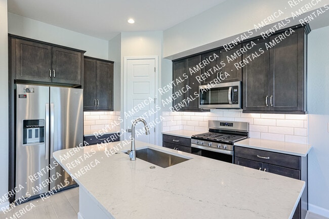 Building Photo - Desirable Community of Arabella