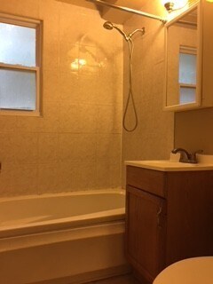 Building Photo - Sunny 1BR/1BA Top Floor Condo in Takoma Park