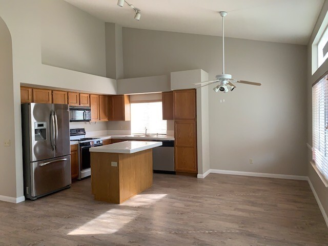 Building Photo - Almonte