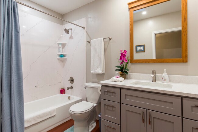 Building Photo - 3816 E Lee St