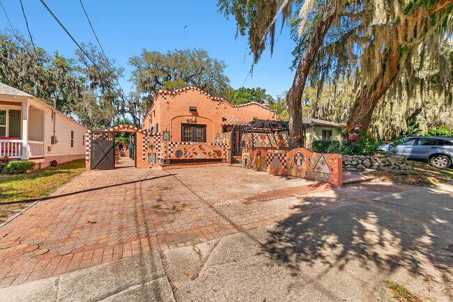 Building Photo - 24 Fullerwood Dr