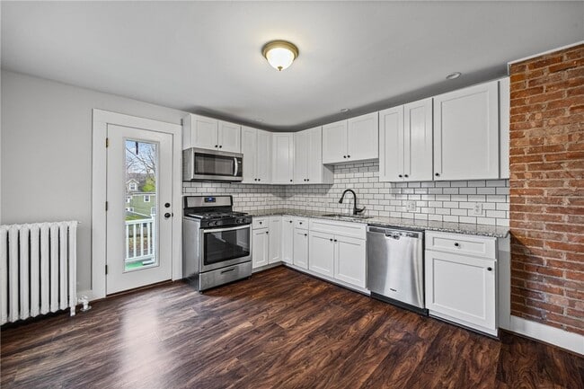 Building Photo - 164 Laburnam Crescent