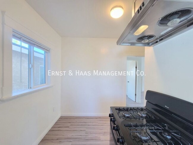 Building Photo - 2068 Linden Ave