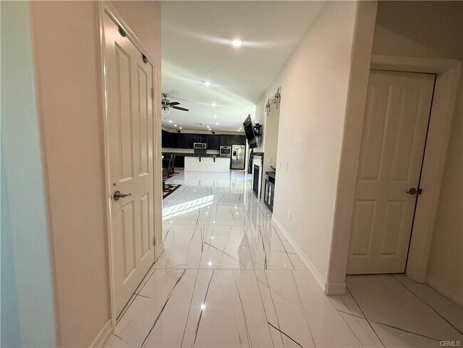 Building Photo - 28635 Parkside Dr