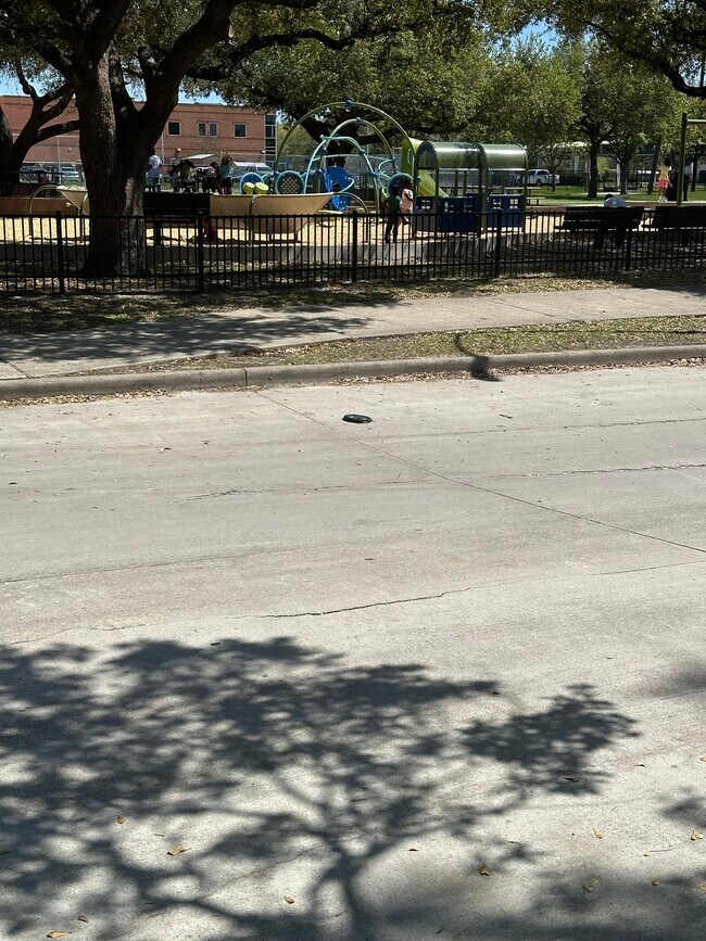 Building Photo - 8818 Ilona Ln