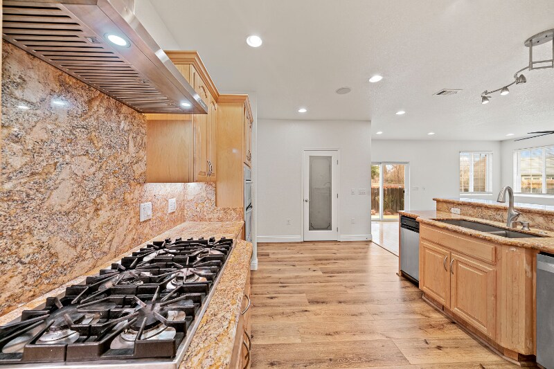 Building Photo - 8661 Elm Ave