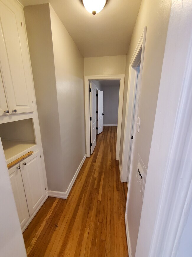 Building Photo - 920 Westbourne Dr