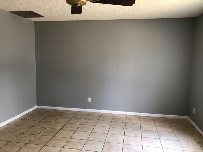 Building Photo - 2 bed 2 bath, great location