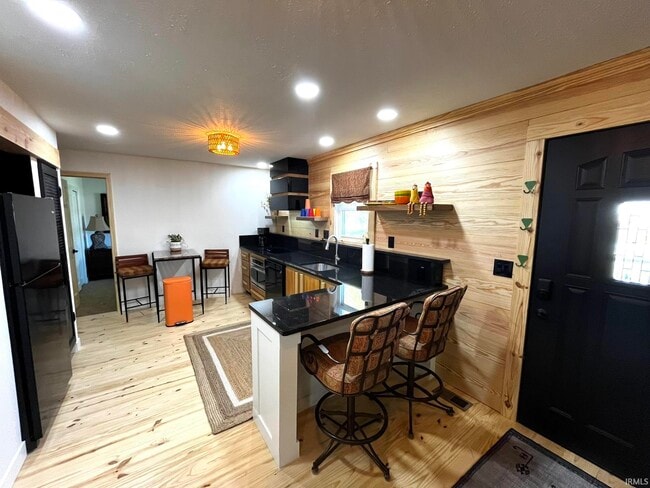 Building Photo - 624 Monroe St