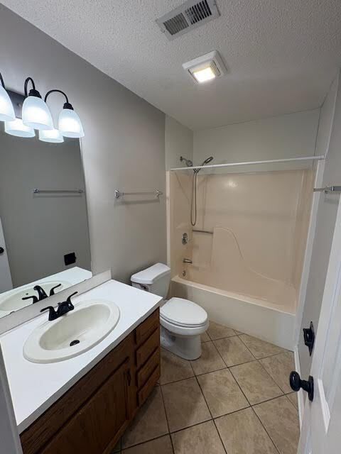 Building Photo - 118 W Victoria Ct