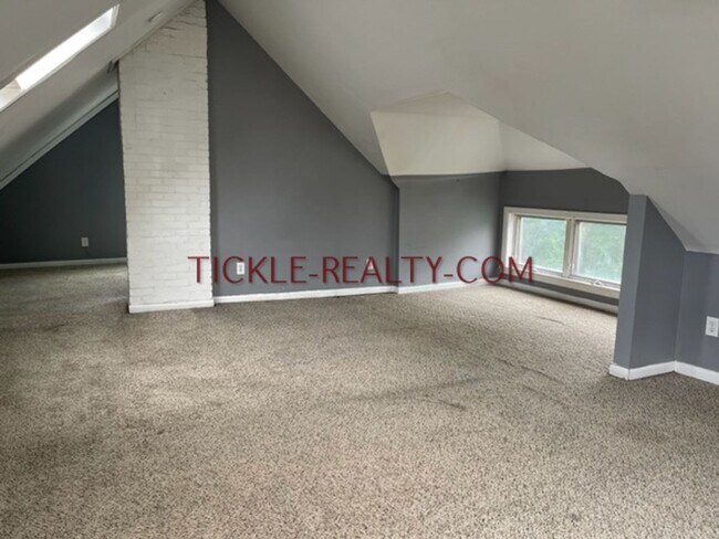 Building Photo - 2-4 Whalin Street