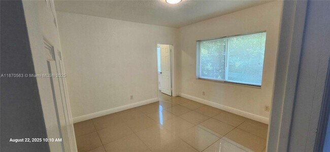 Building Photo - 9800 E Bay Harbor Dr